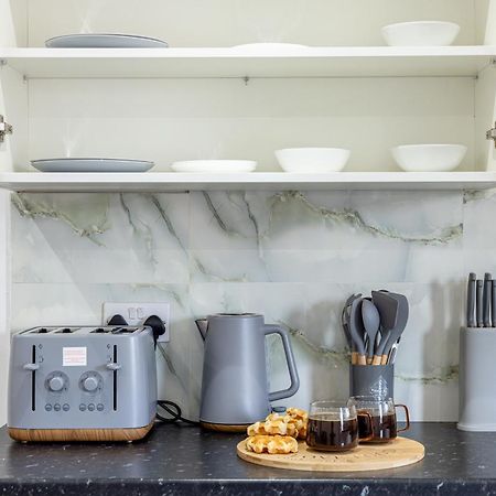 Rnm - Upgraded Business Stay For Travelling Contractors, All Amenities, Private Access Entire Place, Kitchen & Washroom, Smart Tv, Easy Access, Parking Nearby Cradley Heath Eksteriør bilde