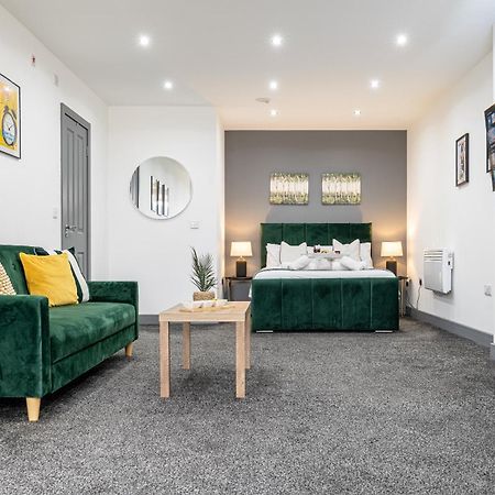 Rnm - Upgraded Business Stay For Travelling Contractors, All Amenities, Private Access Entire Place, Kitchen & Washroom, Smart Tv, Easy Access, Parking Nearby Cradley Heath Eksteriør bilde