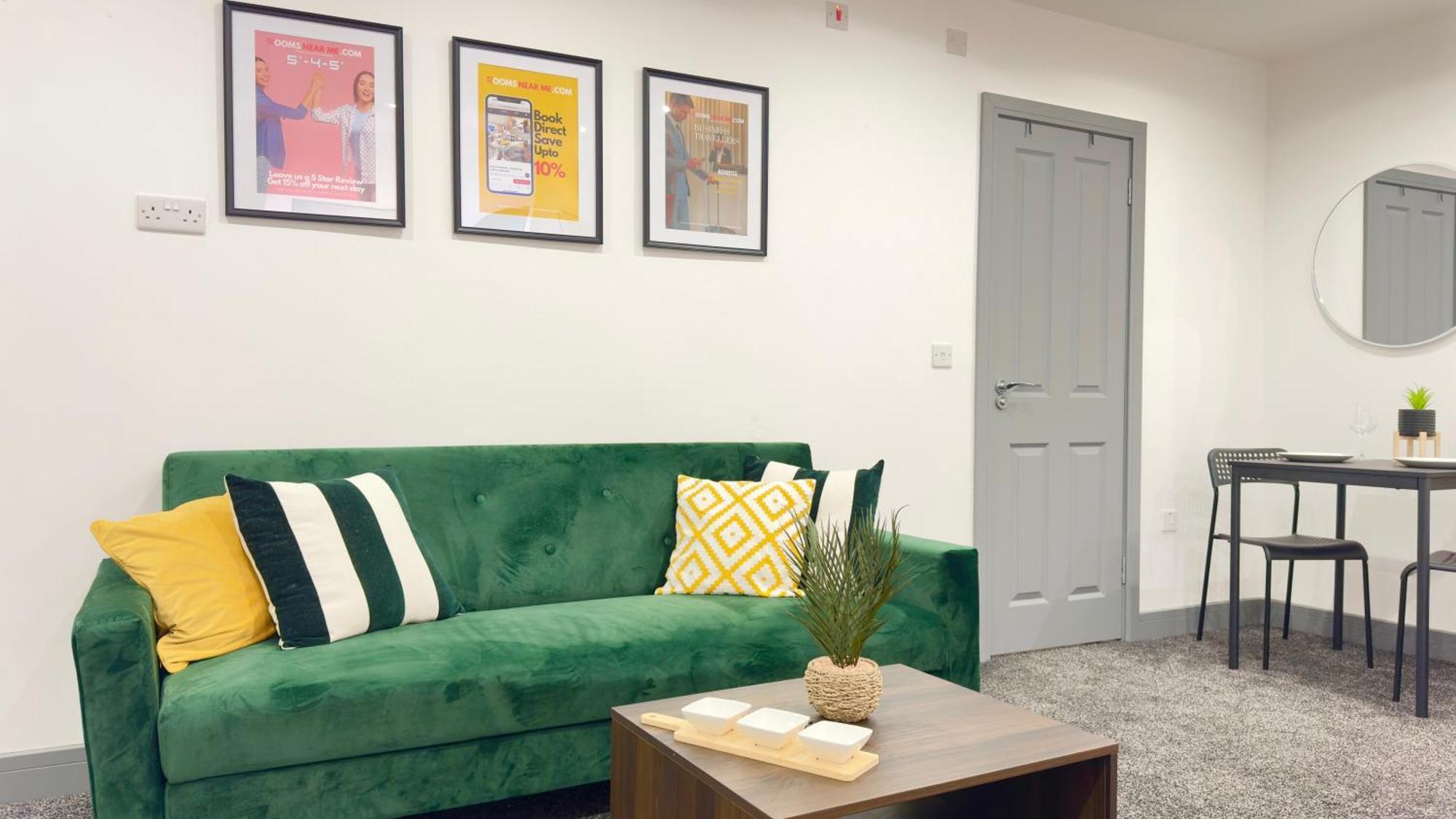 Rnm - Upgraded Business Stay For Travelling Contractors, All Amenities, Private Access Entire Place, Kitchen & Washroom, Smart Tv, Easy Access, Parking Nearby Cradley Heath Eksteriør bilde