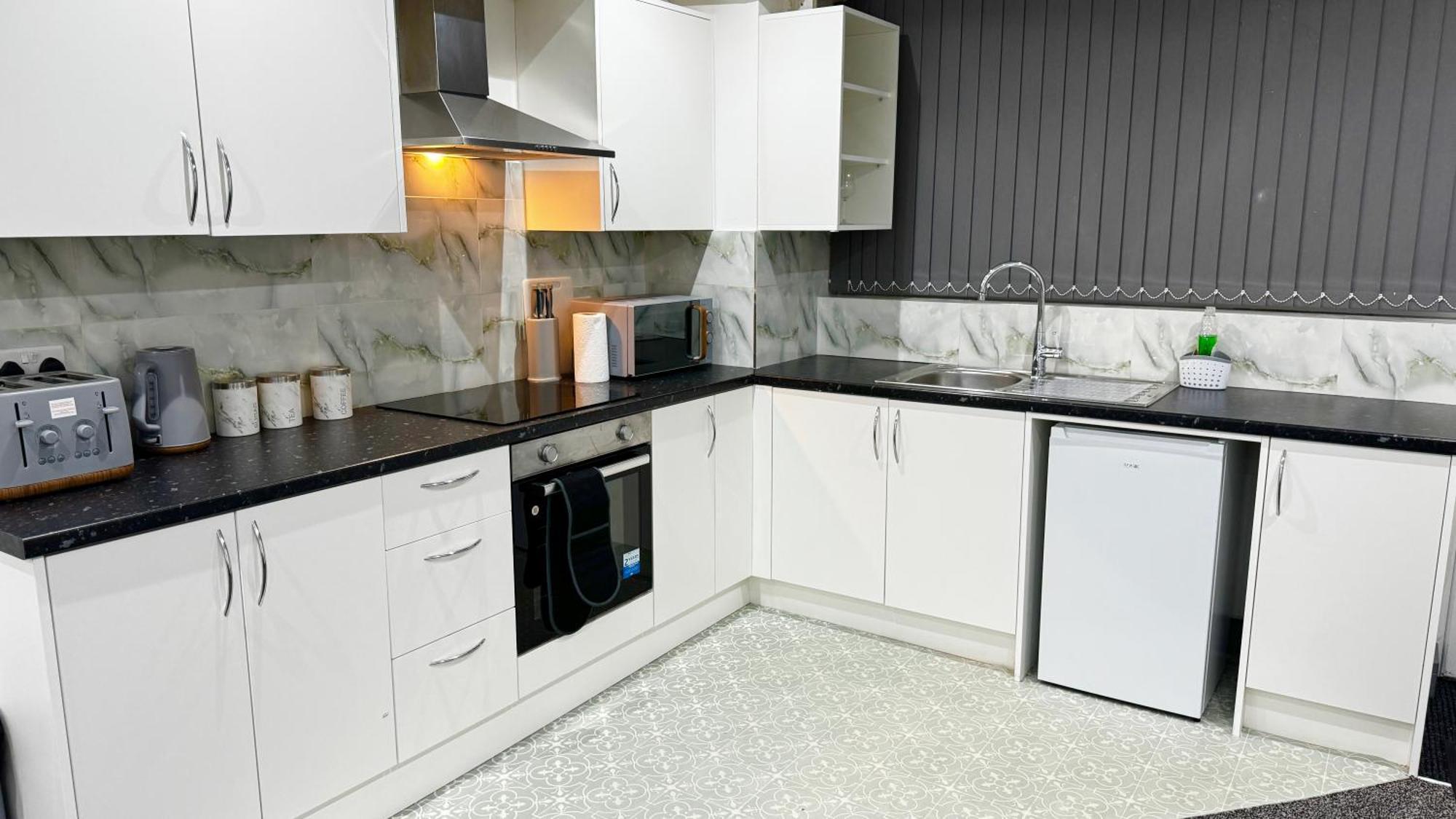 Rnm - Upgraded Business Stay For Travelling Contractors, All Amenities, Private Access Entire Place, Kitchen & Washroom, Smart Tv, Easy Access, Parking Nearby Cradley Heath Eksteriør bilde