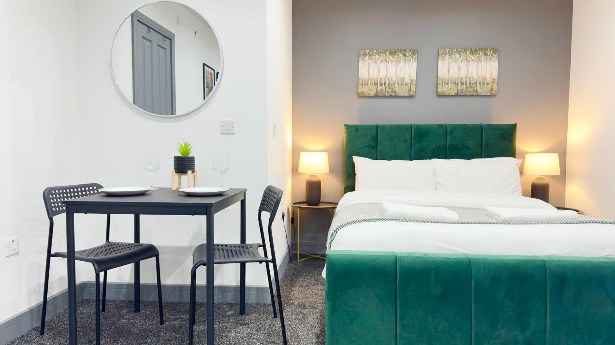 Rnm - Upgraded Business Stay For Travelling Contractors, All Amenities, Private Access Entire Place, Kitchen & Washroom, Smart Tv, Easy Access, Parking Nearby Cradley Heath Eksteriør bilde