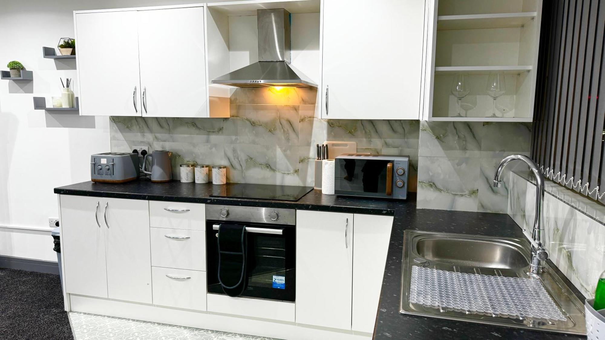 Rnm - Upgraded Business Stay For Travelling Contractors, All Amenities, Private Access Entire Place, Kitchen & Washroom, Smart Tv, Easy Access, Parking Nearby Cradley Heath Eksteriør bilde