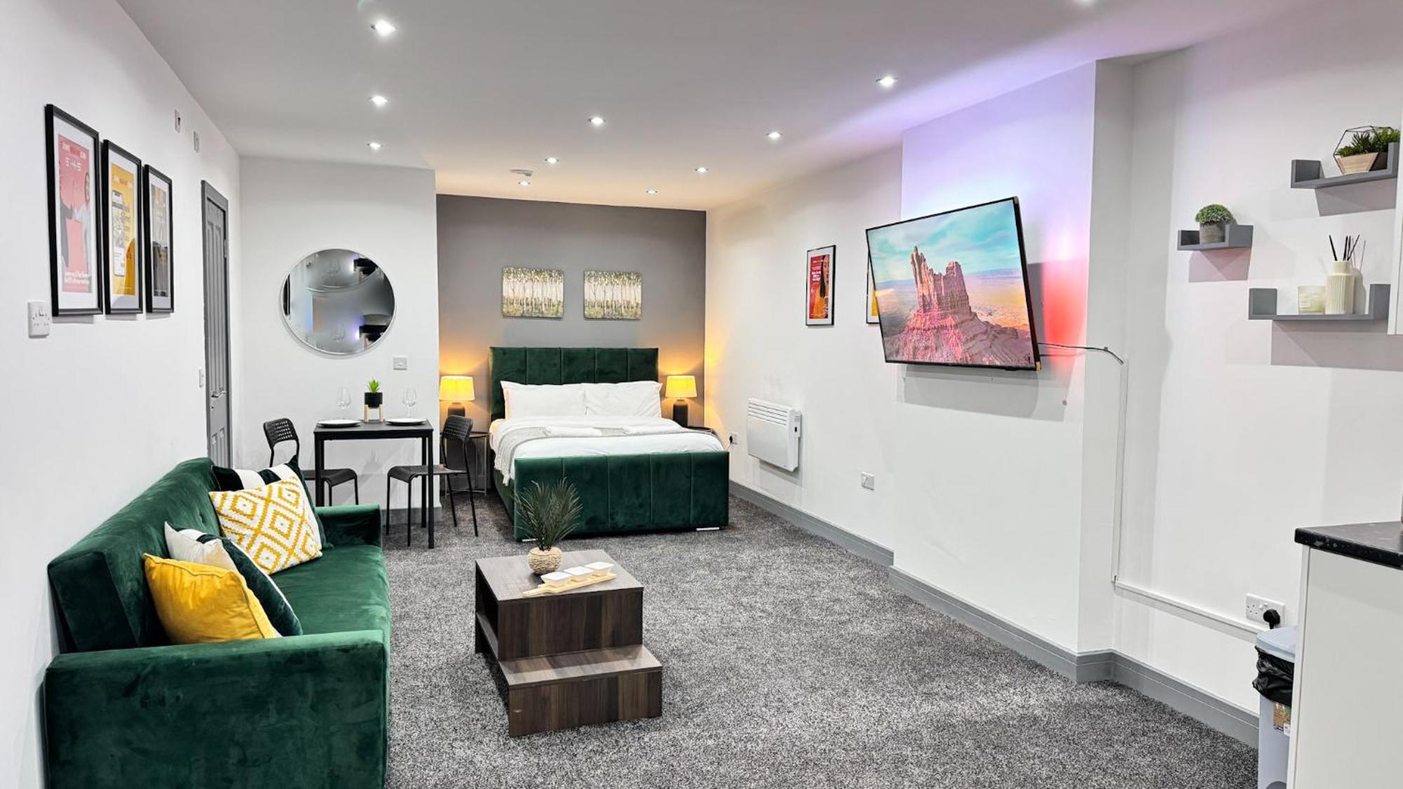 Rnm - Upgraded Business Stay For Travelling Contractors, All Amenities, Private Access Entire Place, Kitchen & Washroom, Smart Tv, Easy Access, Parking Nearby Cradley Heath Eksteriør bilde