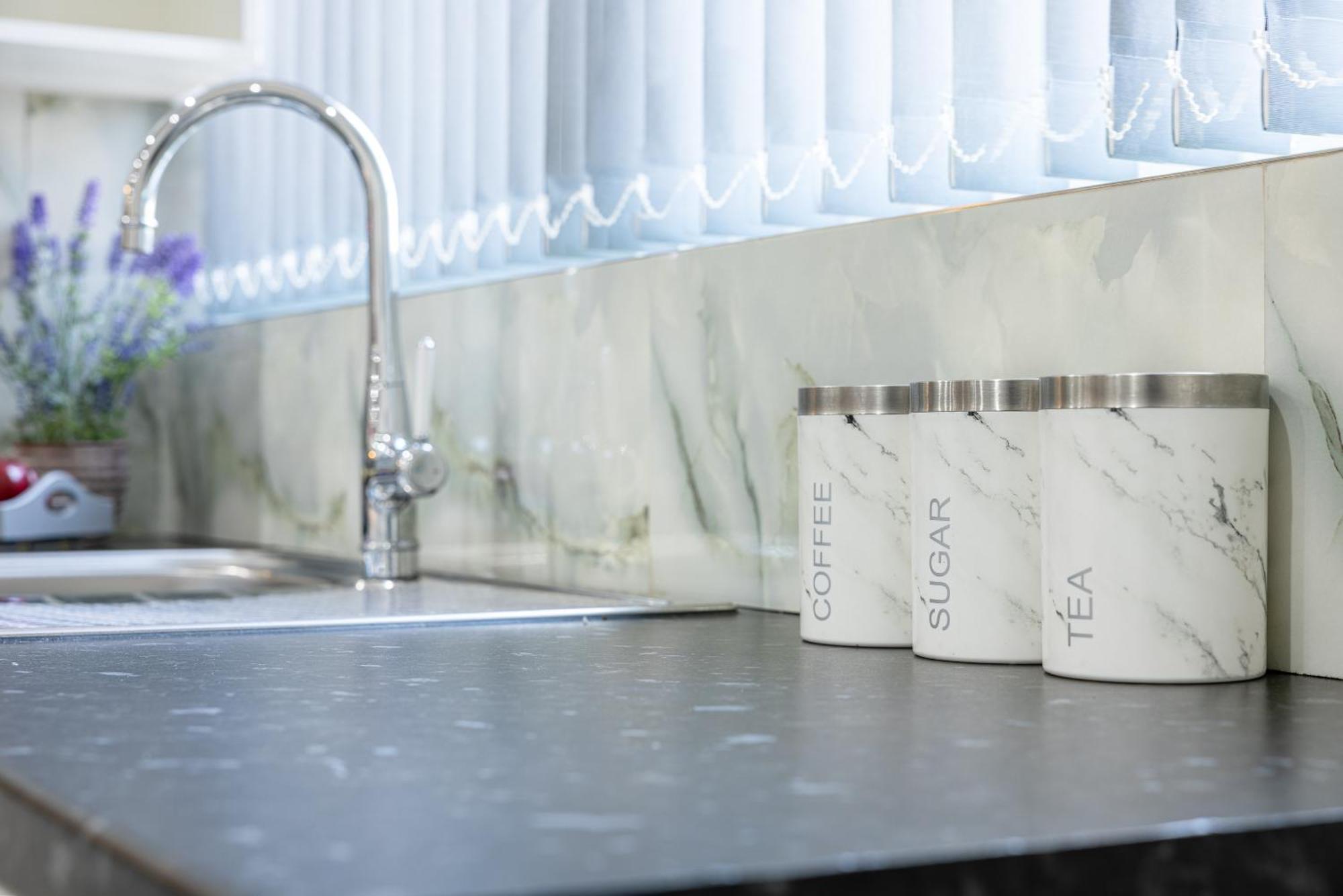 Rnm - Upgraded Business Stay For Travelling Contractors, All Amenities, Private Access Entire Place, Kitchen & Washroom, Smart Tv, Easy Access, Parking Nearby Cradley Heath Eksteriør bilde