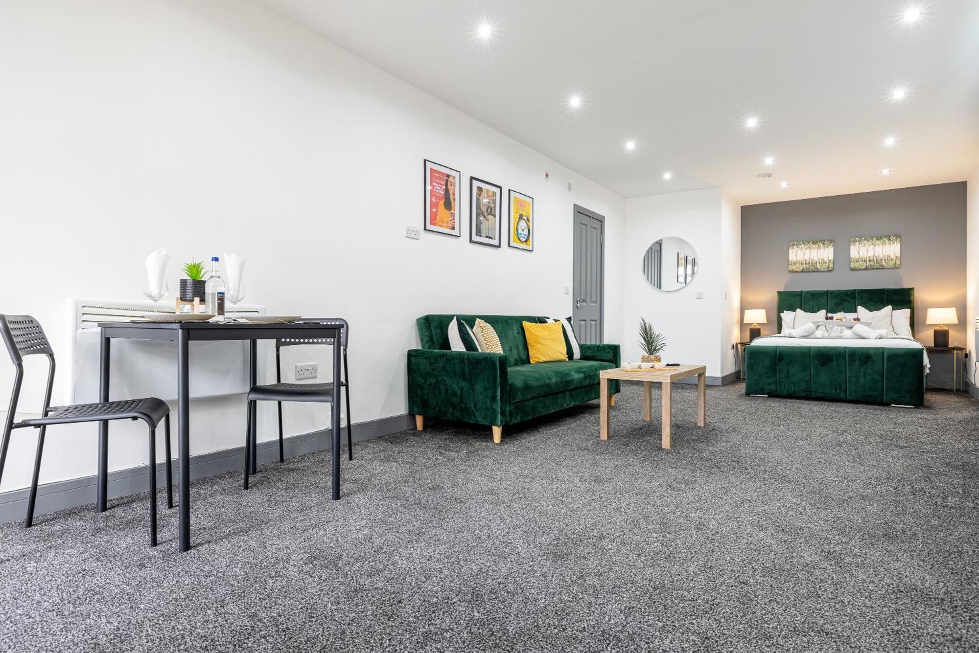 Rnm - Upgraded Business Stay For Travelling Contractors, All Amenities, Private Access Entire Place, Kitchen & Washroom, Smart Tv, Easy Access, Parking Nearby Cradley Heath Eksteriør bilde
