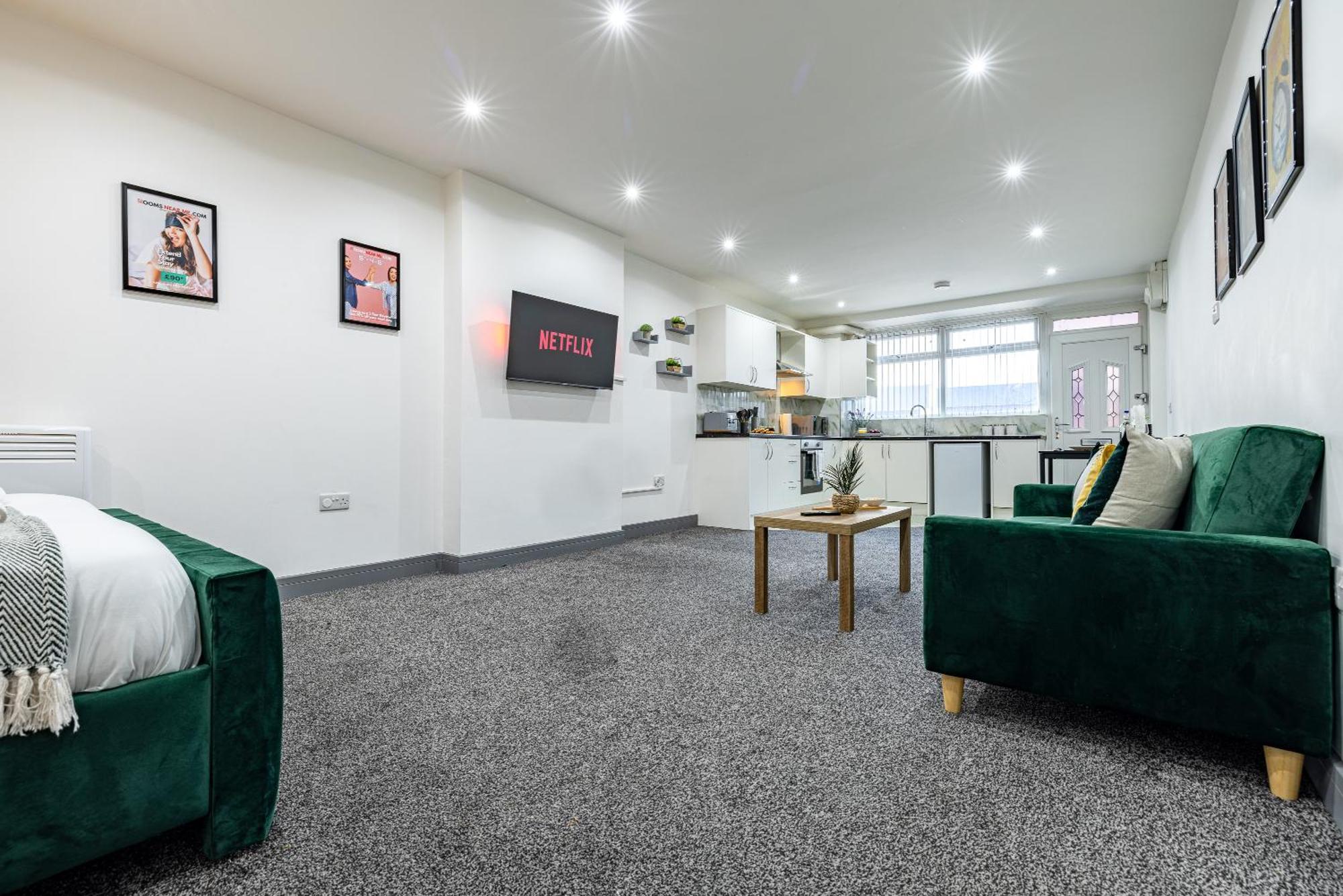 Rnm - Upgraded Business Stay For Travelling Contractors, All Amenities, Private Access Entire Place, Kitchen & Washroom, Smart Tv, Easy Access, Parking Nearby Cradley Heath Eksteriør bilde