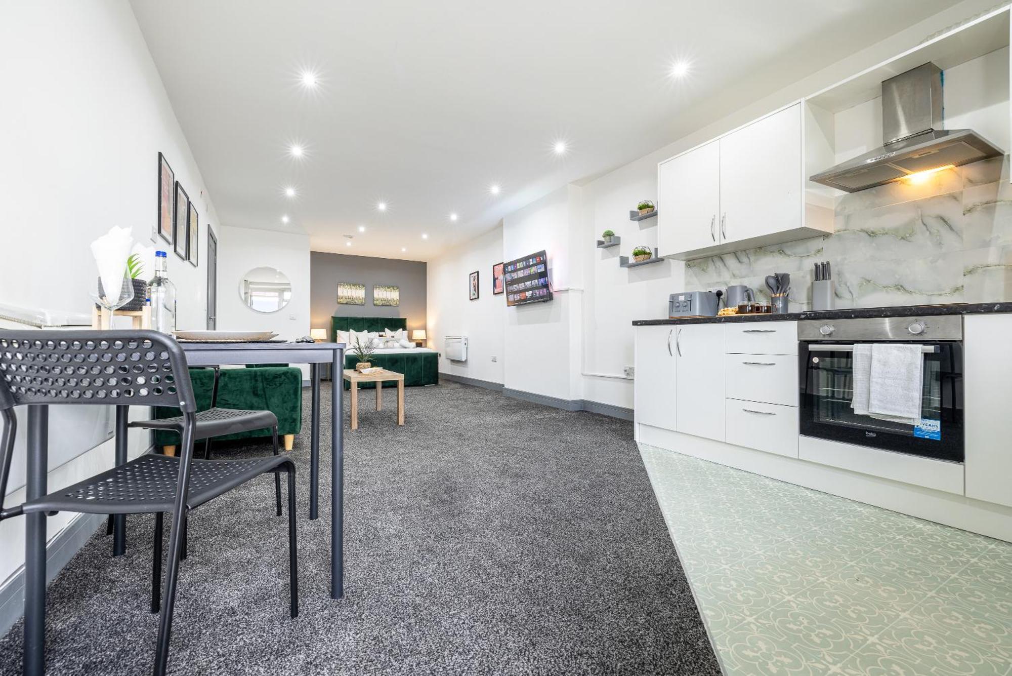Rnm - Upgraded Business Stay For Travelling Contractors, All Amenities, Private Access Entire Place, Kitchen & Washroom, Smart Tv, Easy Access, Parking Nearby Cradley Heath Eksteriør bilde