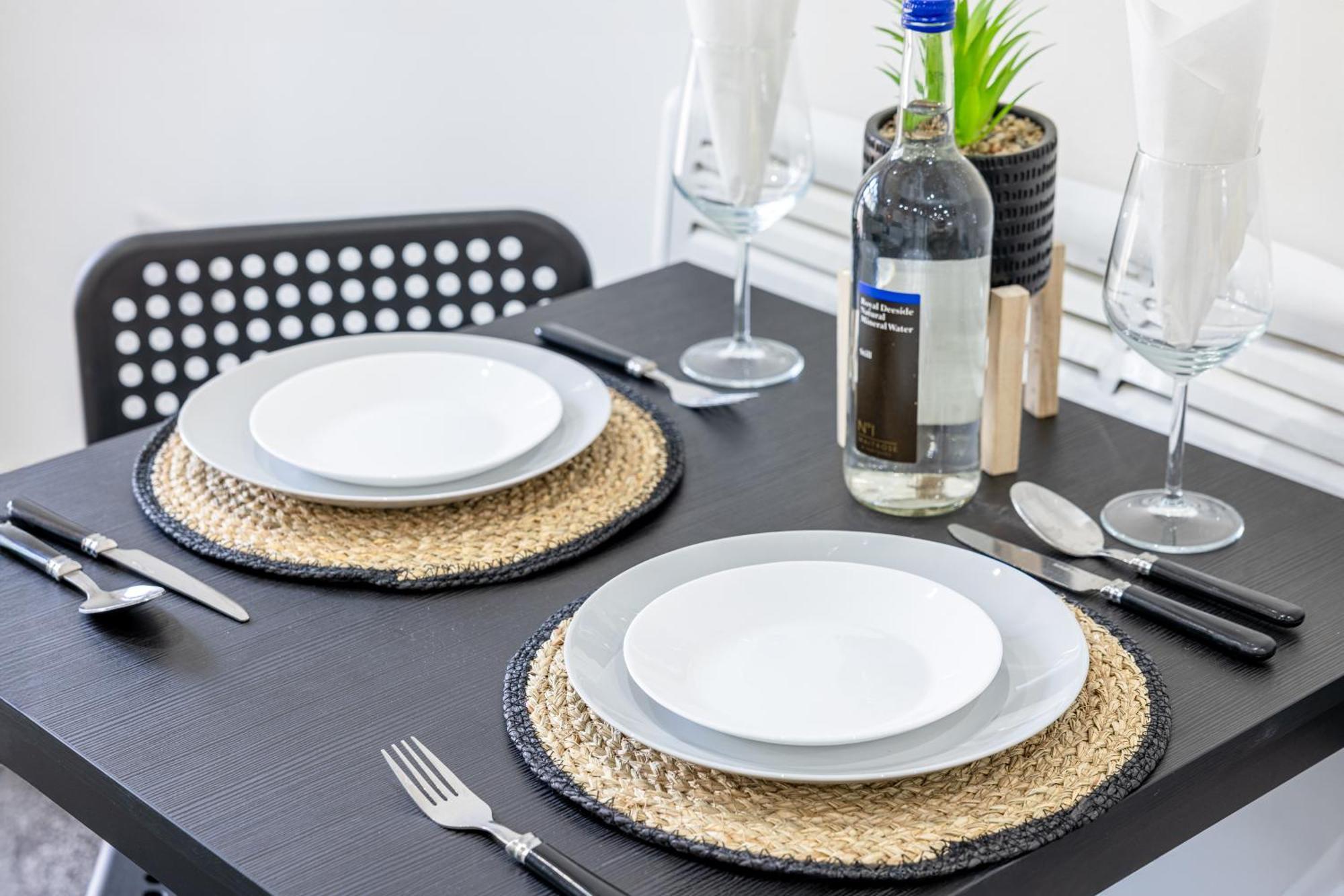 Rnm - Upgraded Business Stay For Travelling Contractors, All Amenities, Private Access Entire Place, Kitchen & Washroom, Smart Tv, Easy Access, Parking Nearby Cradley Heath Eksteriør bilde