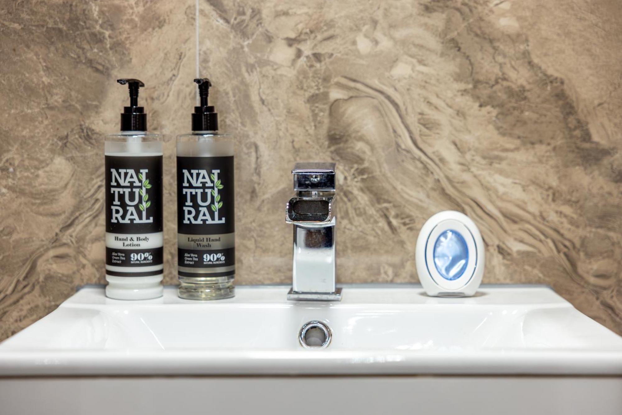 Rnm - Upgraded Business Stay For Travelling Contractors, All Amenities, Private Access Entire Place, Kitchen & Washroom, Smart Tv, Easy Access, Parking Nearby Cradley Heath Eksteriør bilde
