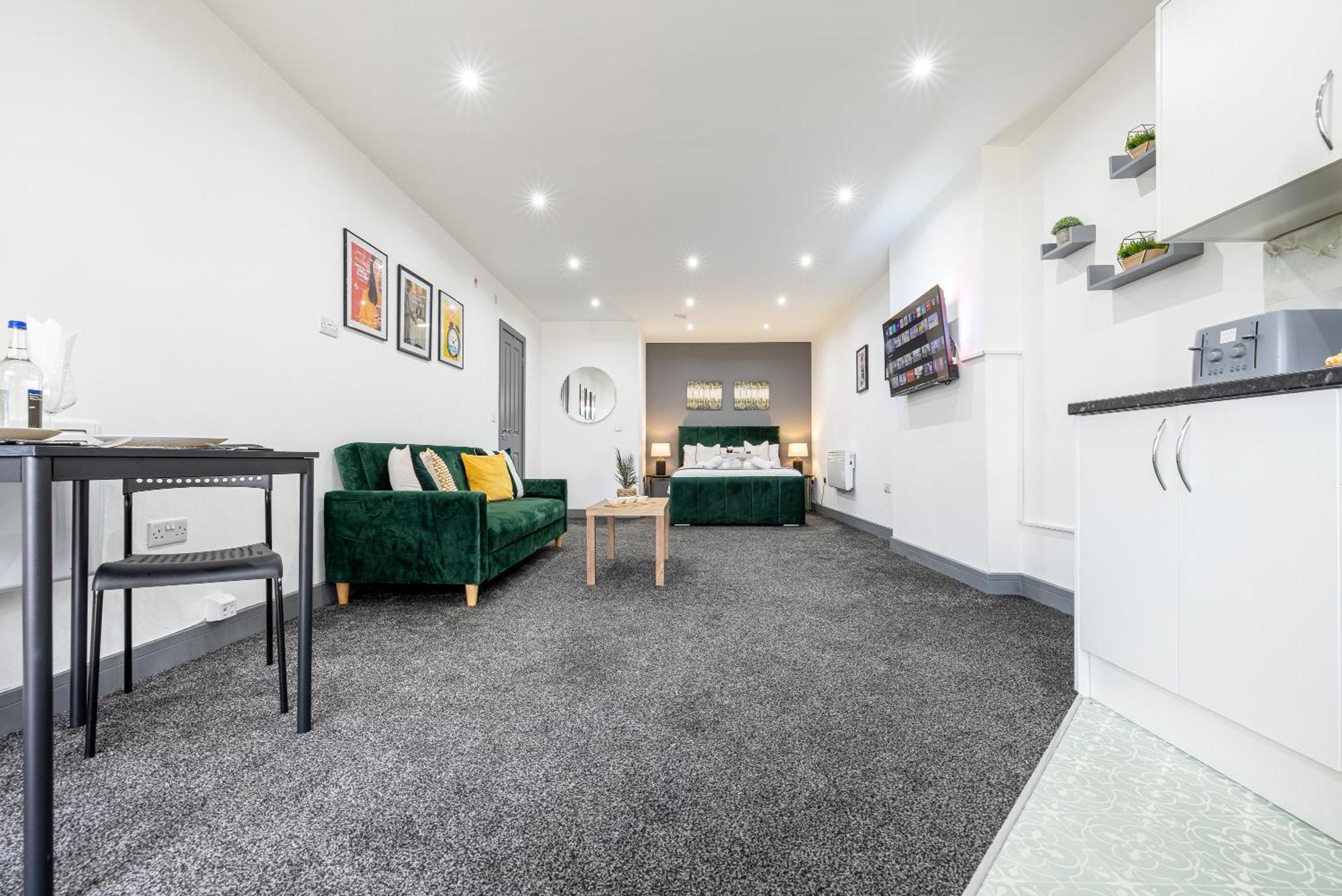 Rnm - Upgraded Business Stay For Travelling Contractors, All Amenities, Private Access Entire Place, Kitchen & Washroom, Smart Tv, Easy Access, Parking Nearby Cradley Heath Eksteriør bilde