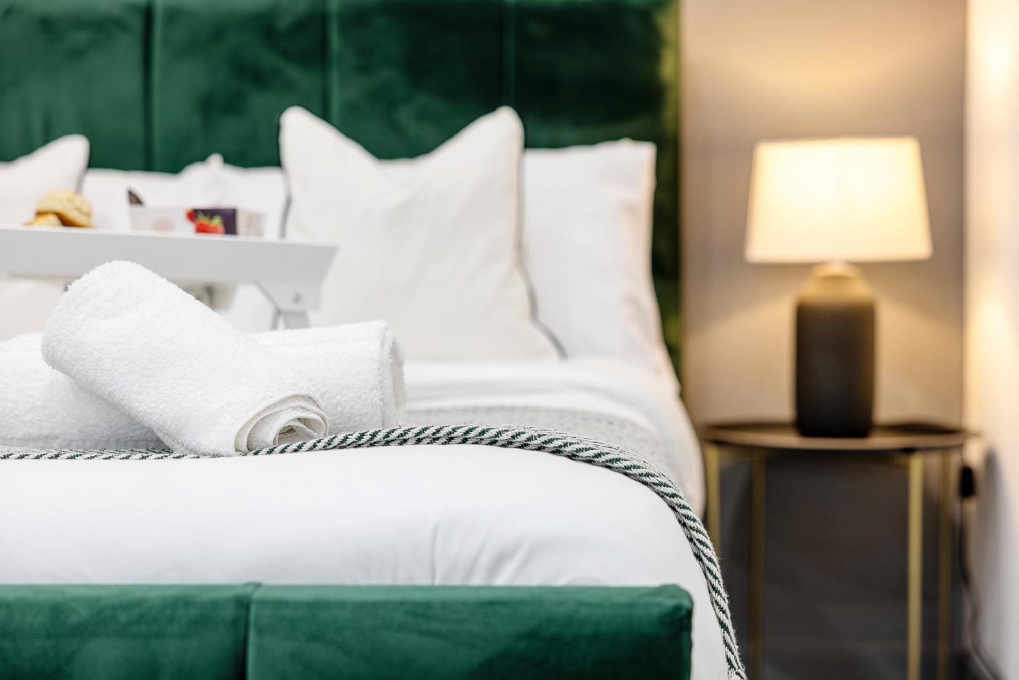 Rnm - Upgraded Business Stay For Travelling Contractors, All Amenities, Private Access Entire Place, Kitchen & Washroom, Smart Tv, Easy Access, Parking Nearby Cradley Heath Eksteriør bilde